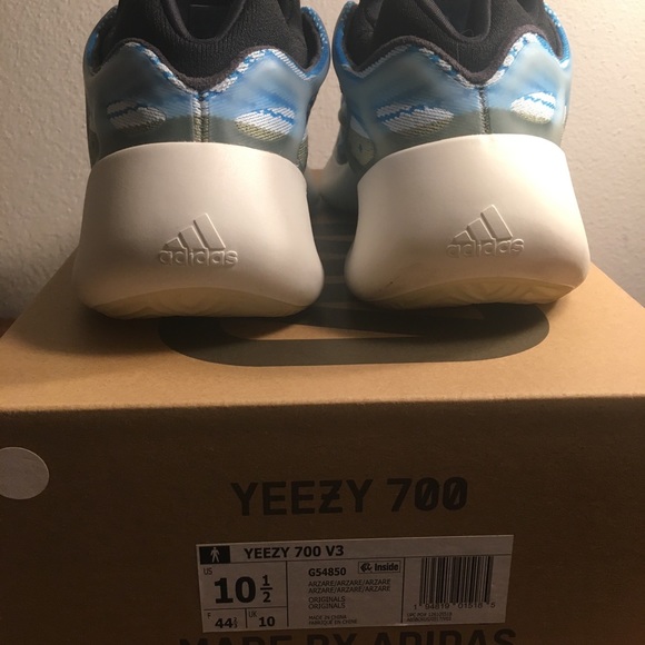 Yeezy 700 v3 Arzareth size 10.5 like new - Picture 3 of 5